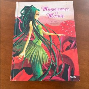 Auzou 'Magiciennes du Monde' Kids Book - Green and Red